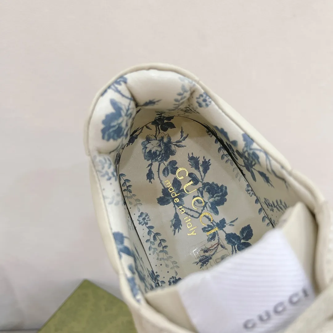 P700👟👟 The top version of GUCCI dad shoes, the latest upgraded version❗❗ The fabric is 100% consistent with the store. The whole series uses four leather styles. Each pattern, color and fabric are one-to-one consistent with the store. Women's size 35 36 37 38 39 40 Men's size 39 40 41 42 43 44 (women's size 34, men's size 45 can be customized)